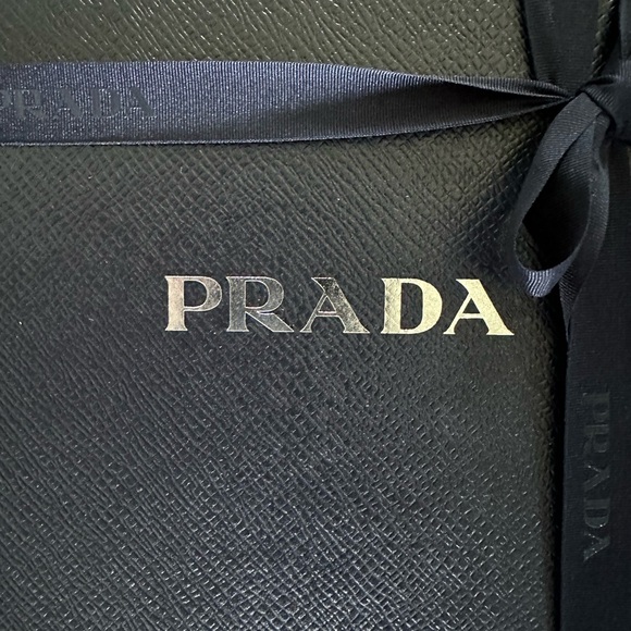 Prada authentic triangle velvet headband - Picture 1 of 3